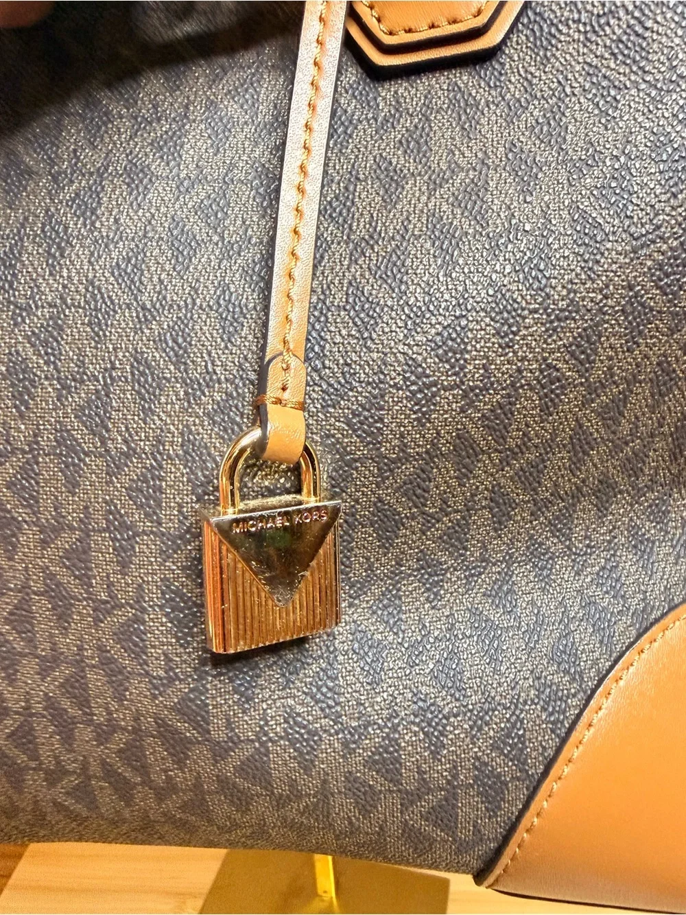 Michael Kors Mercer Gallery Satchel Brown Signature MK Logo
Crossbody Bag EUC - Picture 2 of 16